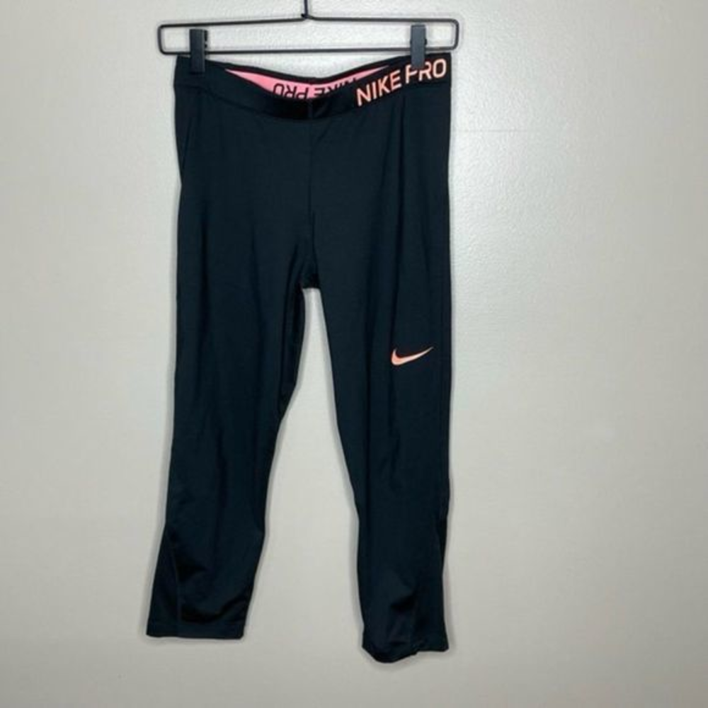 Nike Pro Black Pink Capri‎ Leggings